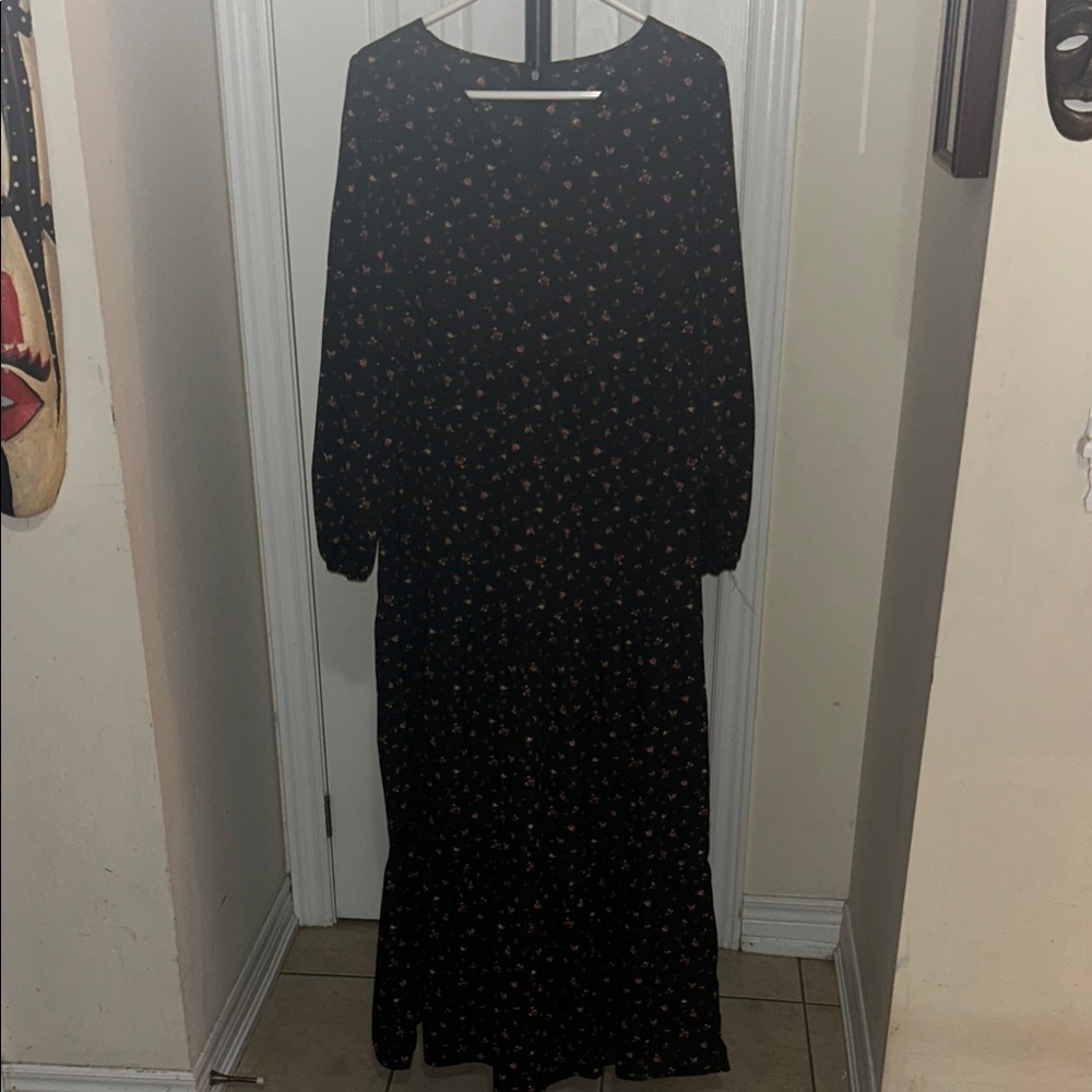 Emery Rose Black Floral Long Sleeve Dress